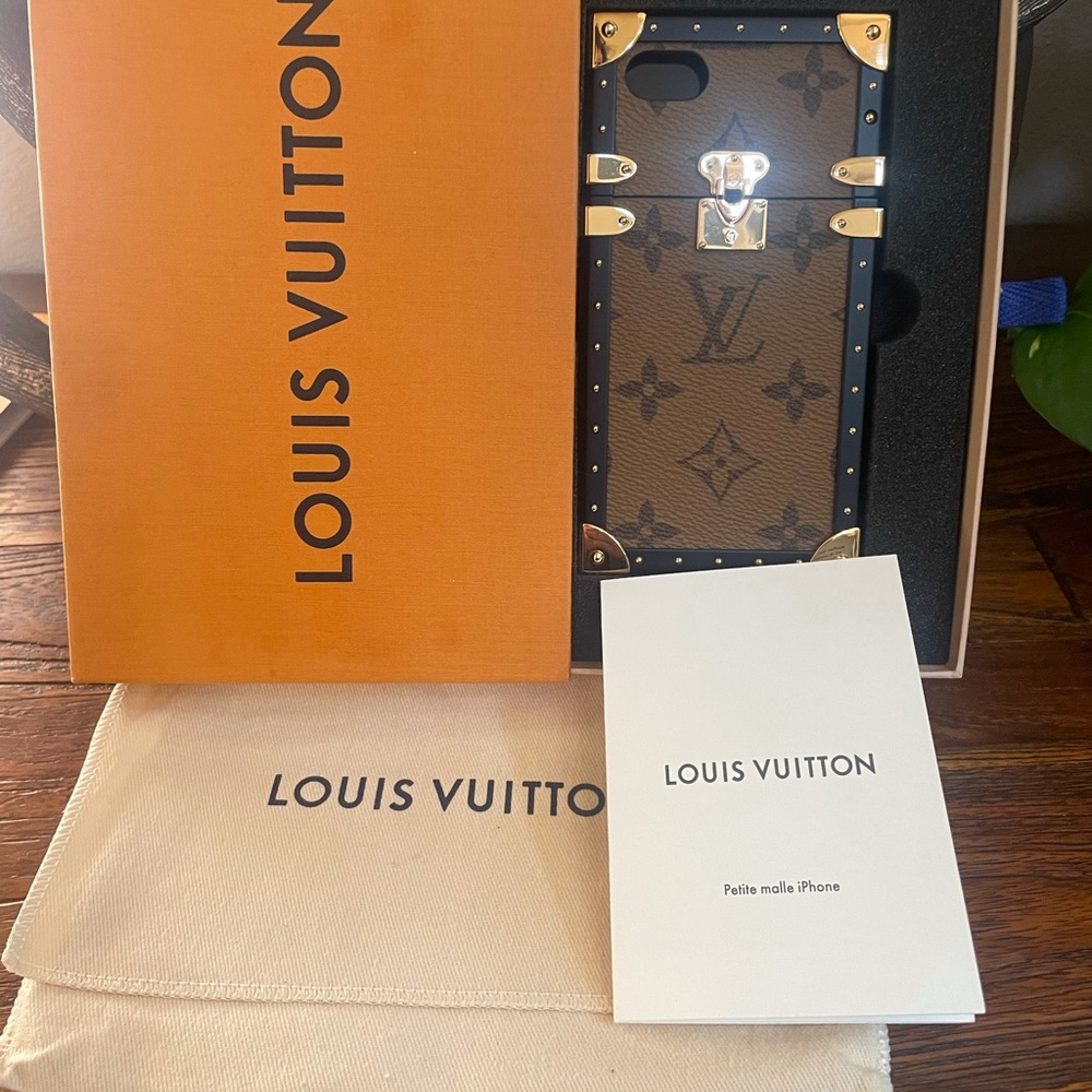 BRAND NEW Louis Vuitton Monogram Petite Malle iPhone Case 7/7S